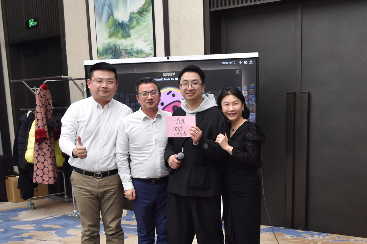 j9.com九游会集团年会盛况空前 ——“勇立潮头扬远帆”主题晚会圆满成功